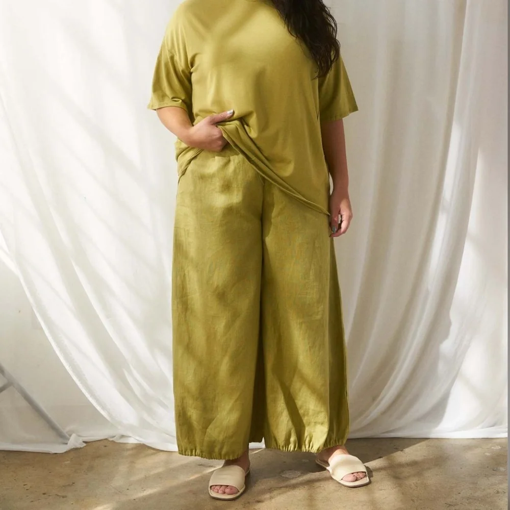 ISO ~ Selva Negra Rita Pant in Matcha - Picture 3 of 3